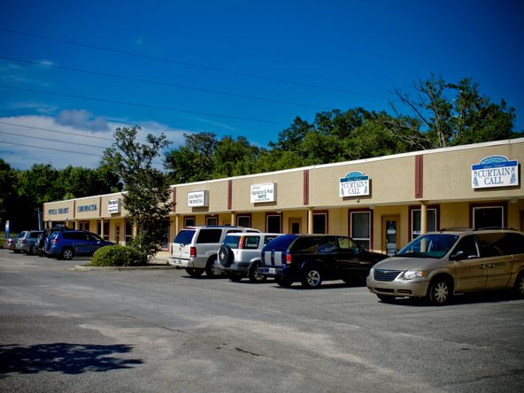 RB Office Park: 4657 Gulf Breeze Pkwy, Gulf Breeze, FL 32563